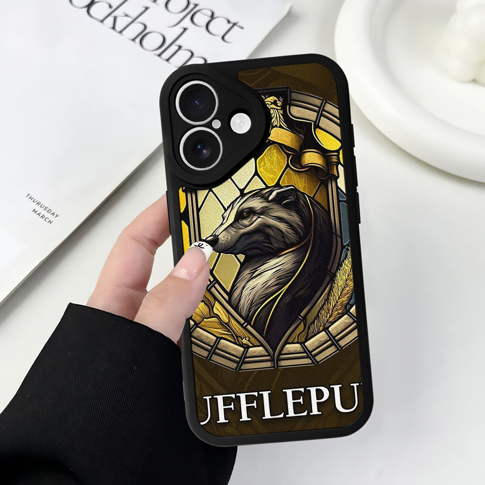 （画像用） Harry Potter ハリー・ポッターシリーズ 【iPhone 16シリーズ対応】シリコンスマホケース（レザー調） 材質：シリコン